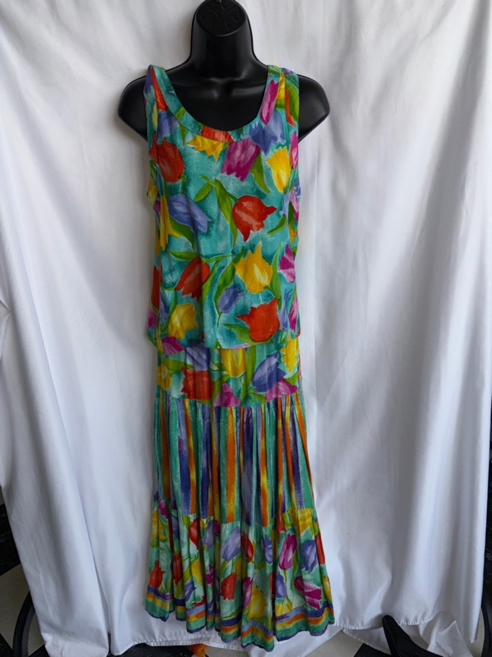 Passports of Pier One Imports Vintage 2 Piece Set Top & Maxi Skirt Sz M, Tulips